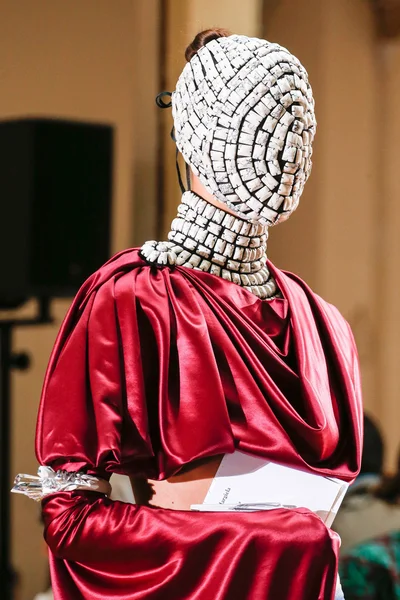 Look 25